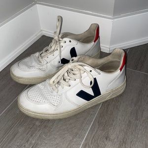 V-10 Sneaker
VEJA